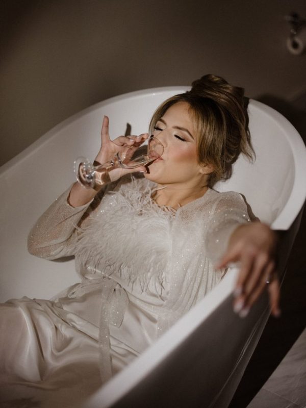 Bridal_hair_prep_bathtub_champagne_stella_fatale_we_are_the_kruks_photography Bridal_hair_prep_bathtub_champagne_stella_fatale_we_are_the_kruks_photography
